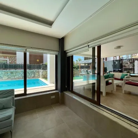 Deniz Ve Dag Manzarali 4+2 Villa Elanur