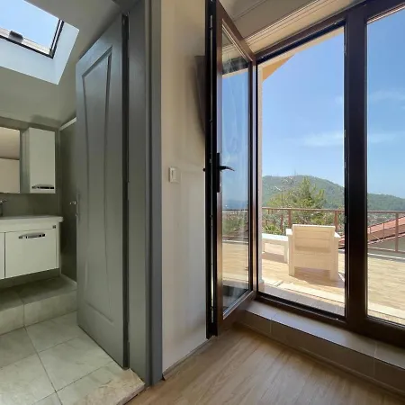 Deniz Ve Dag Manzarali 4+2 Villa Elanur فيلة