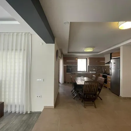 Deniz Ve Dag Manzarali 4+2 Villa Elanur فيلة غوجيك